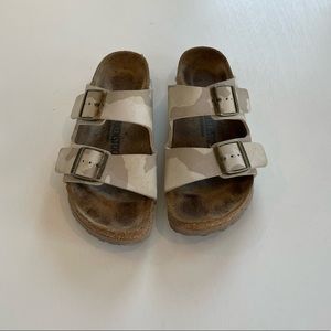 Arizona Camo Desert Soil Sand Birkenstock’s. Size 39 US Women 8-8.5 narrow